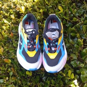 Youth Puma sneakers size 6